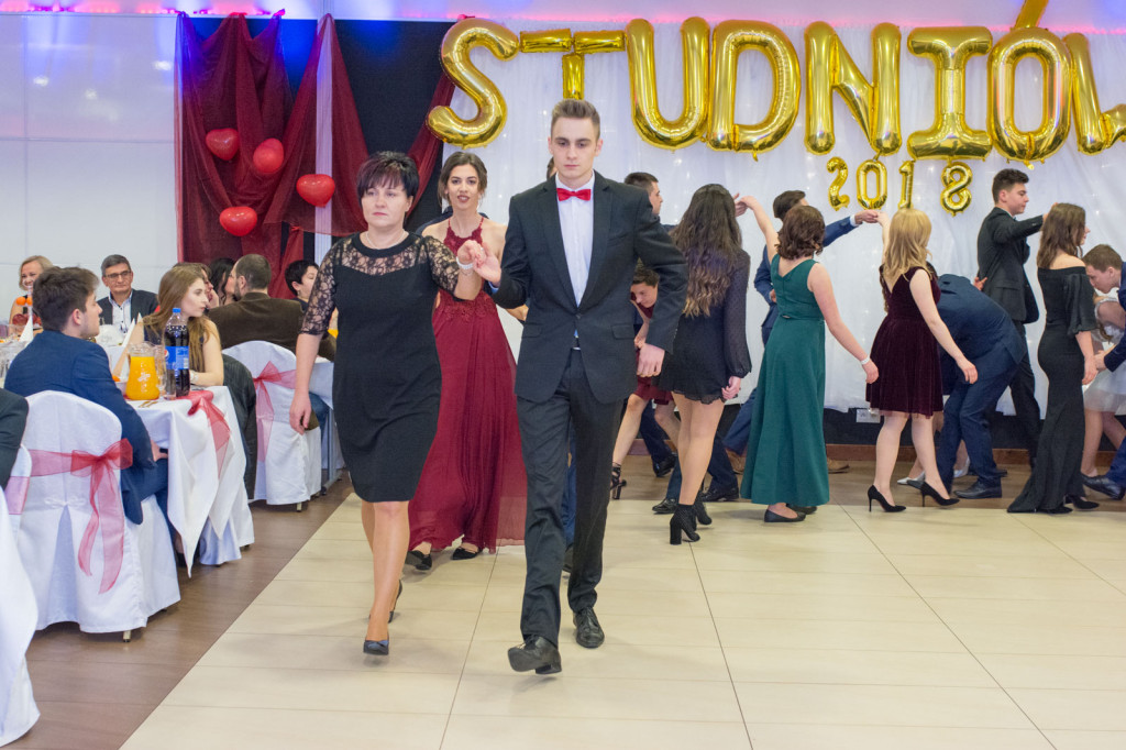 Studniówki 2018: Bal maturalny I Liceum Ogólnokształcącego w Brzegu [fotorelacja]