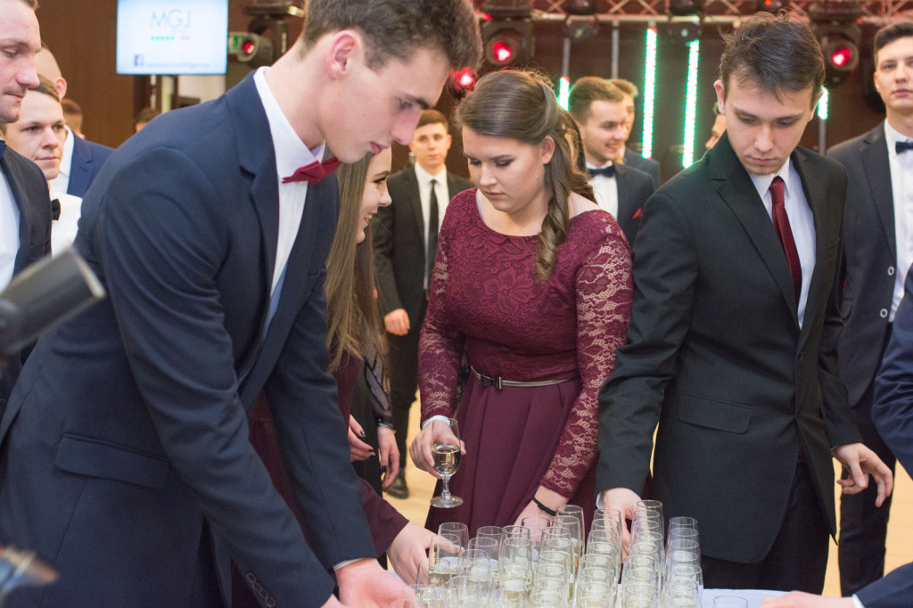 Studniówki 2018: Bal maturalny I Liceum Ogólnokształcącego w Brzegu [fotorelacja]