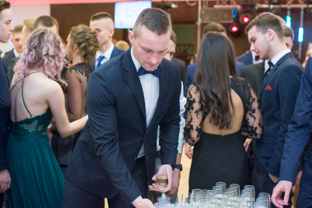 Studniówki 2018: Bal maturalny I Liceum Ogólnokształcącego w Brzegu [fotorelacja]