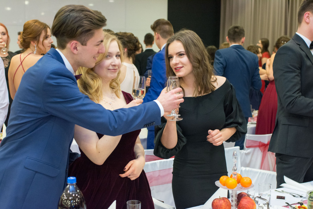 Studniówki 2018: Bal maturalny I Liceum Ogólnokształcącego w Brzegu [fotorelacja]