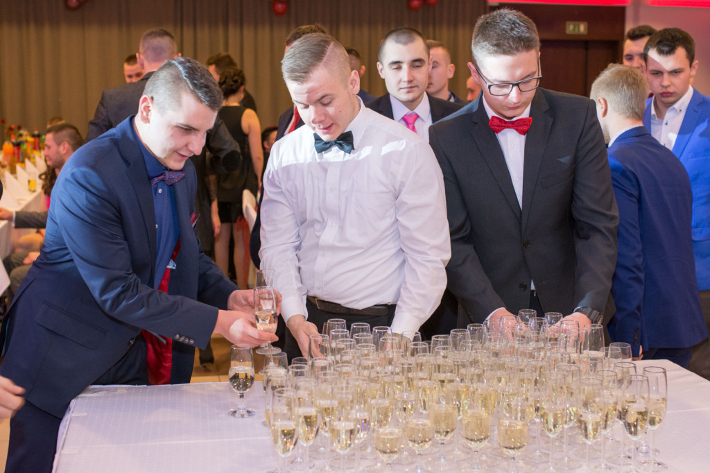 Studniówki 2018: Bal maturalny ZSB im. Księcia Jerzego II Piasta w Brzegu [fotorelacja]