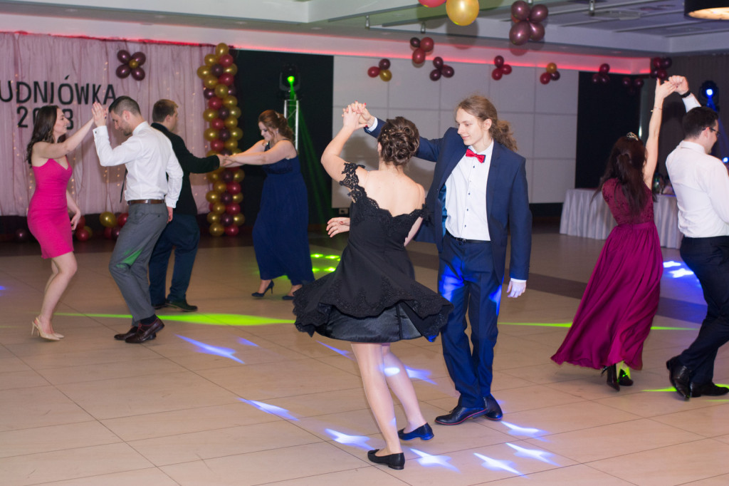 Studniówki 2018: Bal maturalny ZSB im. Księcia Jerzego II Piasta w Brzegu [fotorelacja]