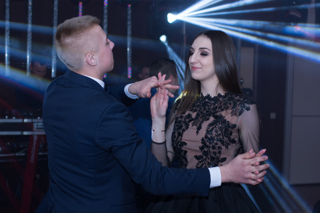 Studniówki 2018: Bal maturalny ZSB im. Księcia Jerzego II Piasta w Brzegu [fotorelacja]