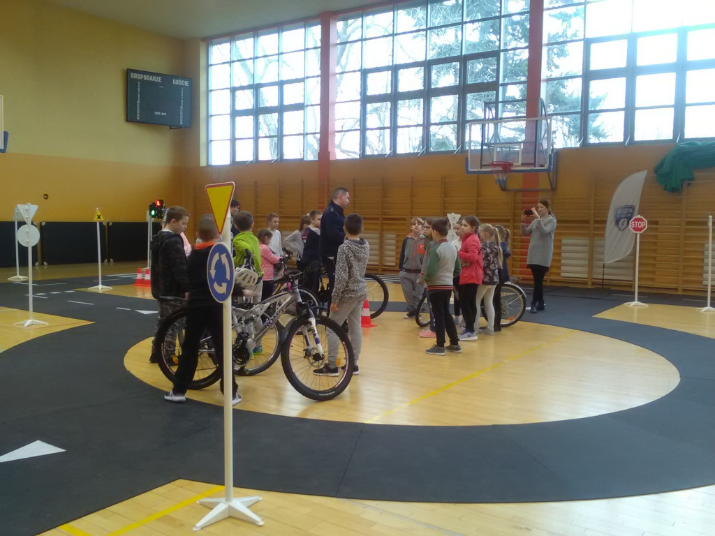 Dzień z Akademią Bezpieczeństwa w Publicznej Szkole Podstawowej nr 3 w Brzegu