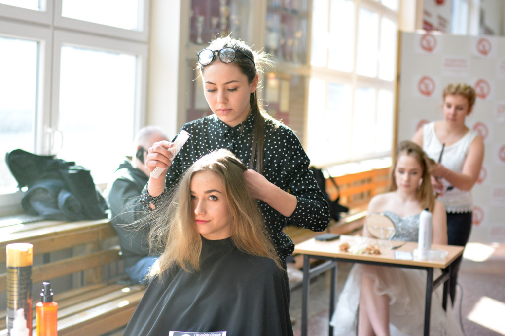 I Wojewódzka Olimpiada Fryzjerska w ZSB Brzeg [fotorelacja]