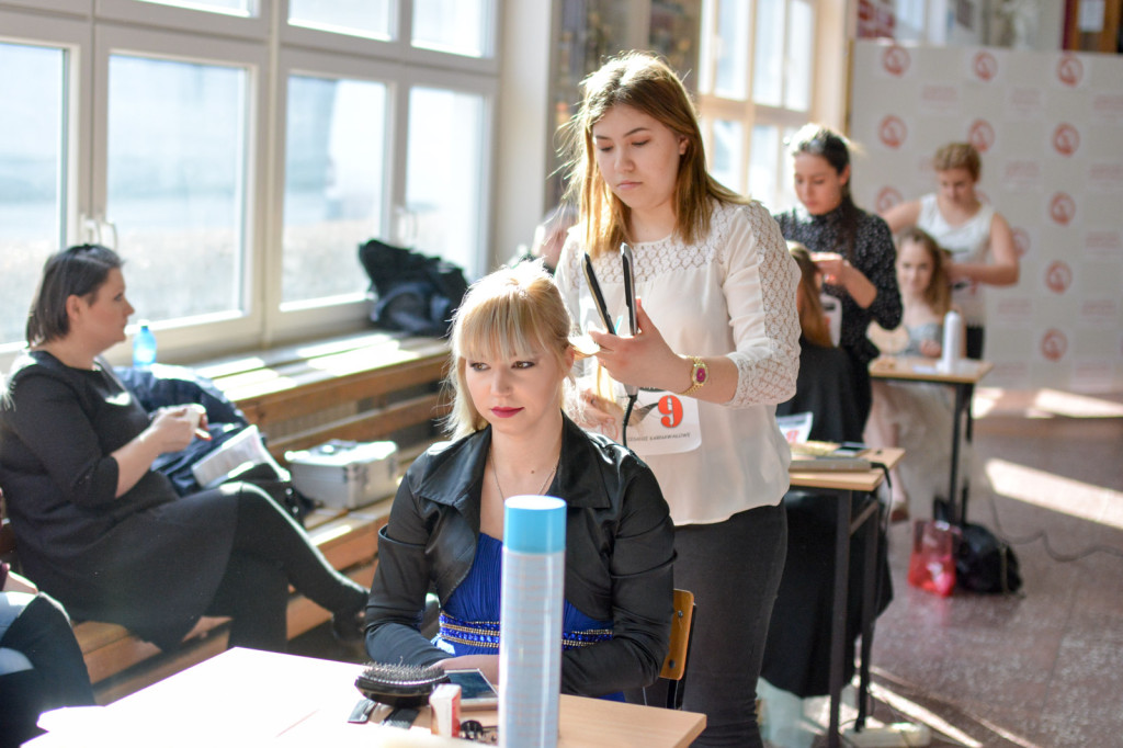 I Wojewódzka Olimpiada Fryzjerska w ZSB Brzeg [fotorelacja]