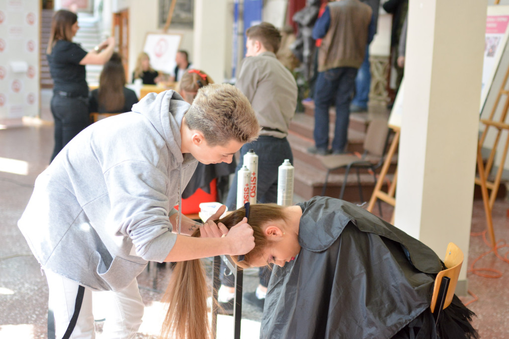 I Wojewódzka Olimpiada Fryzjerska w ZSB Brzeg [fotorelacja]