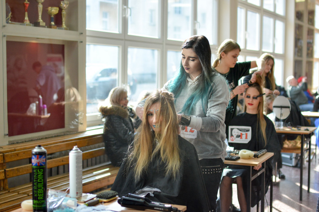 I Wojewódzka Olimpiada Fryzjerska w ZSB Brzeg [fotorelacja]