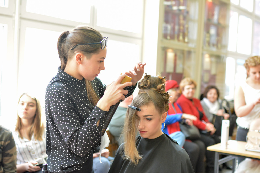 I Wojewódzka Olimpiada Fryzjerska w ZSB Brzeg [fotorelacja]