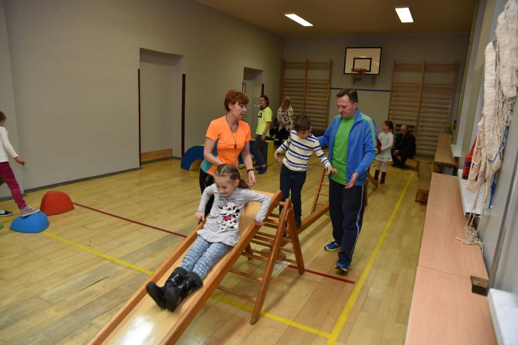 Przedszkolaki odwiedzają Publiczną Szkołę nr 5