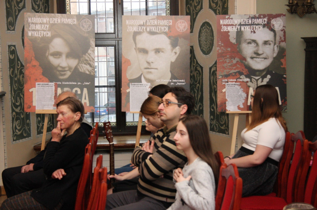 Z pieśnią, poezją i wspomnieniami. Oddaliśmy hołd Żołnierzom Niezłomnym