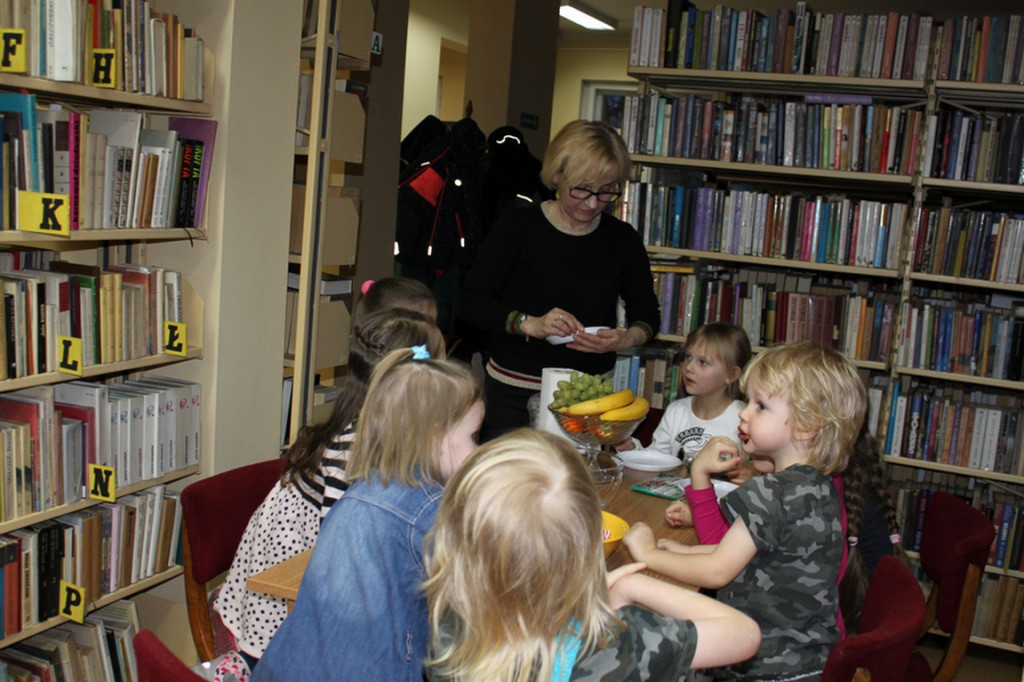 Czekoladowo-owocowe spotkanie z bajką