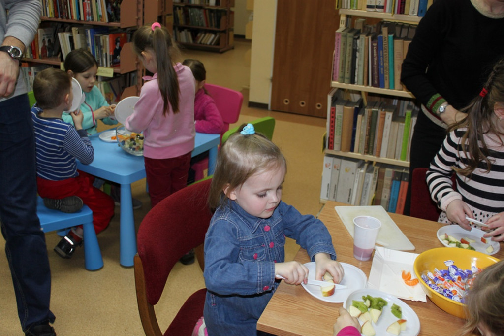 Czekoladowo-owocowe spotkanie z bajką