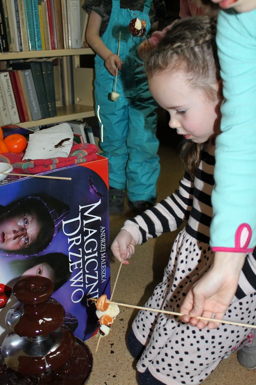 Czekoladowo-owocowe spotkanie z bajką