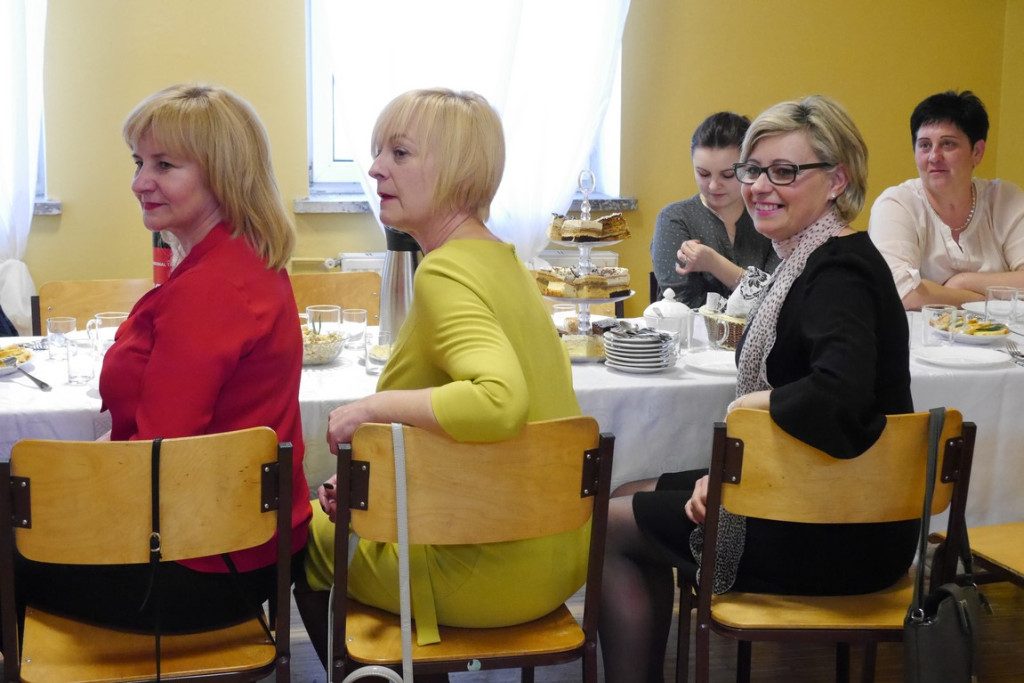 Zamiast do marketów - świętowały.