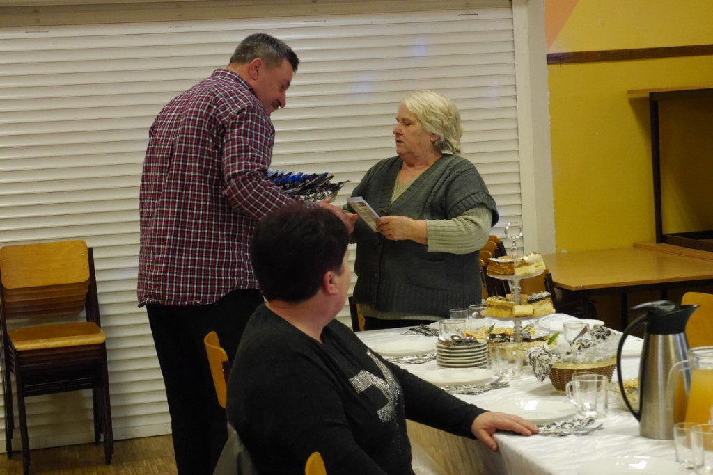 Zamiast do marketów - świętowały.