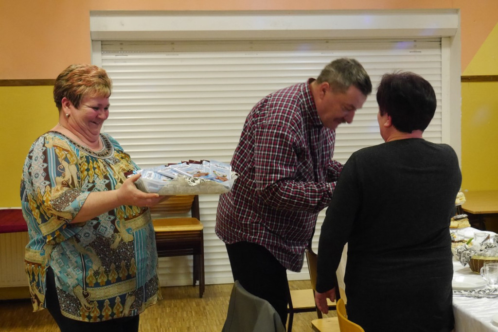 Zamiast do marketów - świętowały.