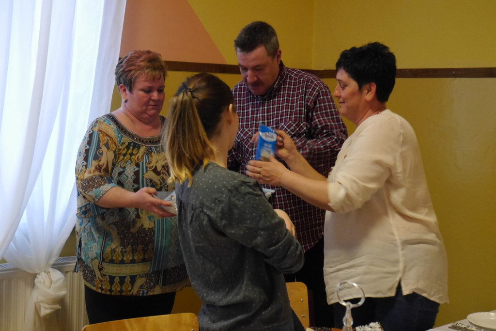 Zamiast do marketów - świętowały.