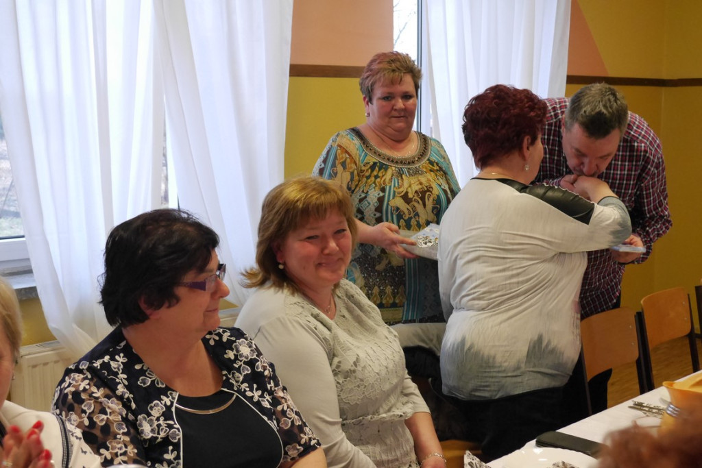 Zamiast do marketów - świętowały.