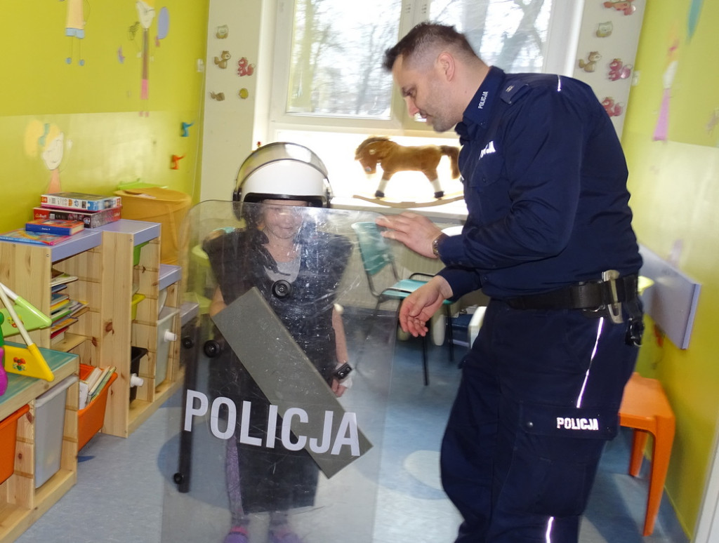 Policjanci i strażacy oddali 10 litrów krwi w ramach akcji `spoKREWnieni służbą