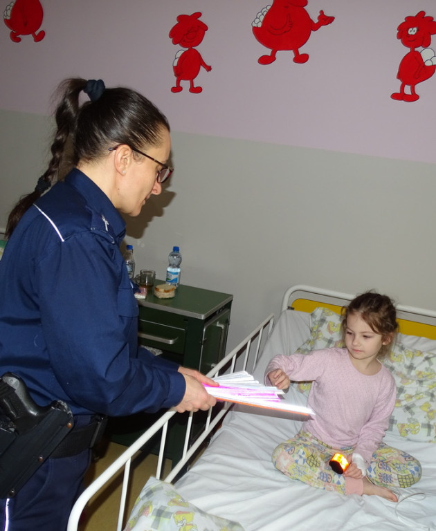 Policjanci i strażacy oddali 10 litrów krwi w ramach akcji `spoKREWnieni służbą