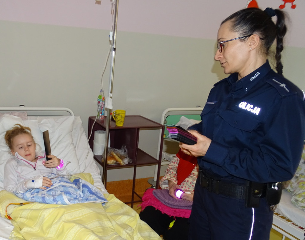 Policjanci i strażacy oddali 10 litrów krwi w ramach akcji `spoKREWnieni służbą