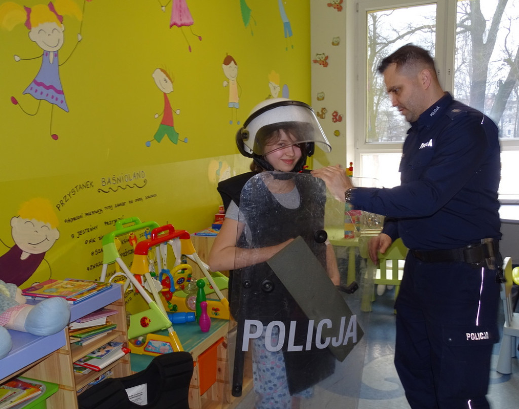 Policjanci i strażacy oddali 10 litrów krwi w ramach akcji `spoKREWnieni służbą