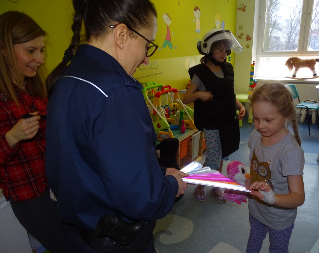 Policjanci i strażacy oddali 10 litrów krwi w ramach akcji `spoKREWnieni służbą
