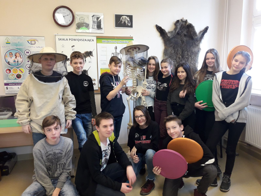 Siódmoklasiści z Ósemki w pracowniach eksperymentalnych