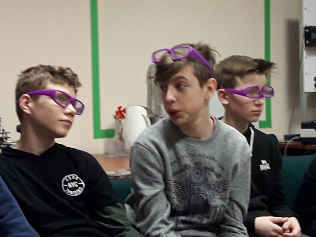 Siódmoklasiści z Ósemki w pracowniach eksperymentalnych