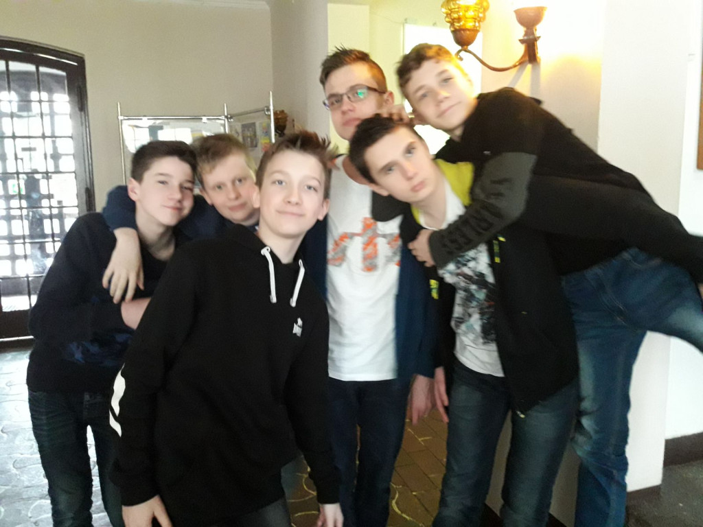 Siódmoklasiści z Ósemki w pracowniach eksperymentalnych