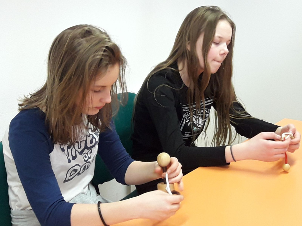 Siódmoklasiści z Ósemki w pracowniach eksperymentalnych