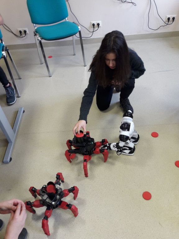 Siódmoklasiści z Ósemki w pracowniach eksperymentalnych