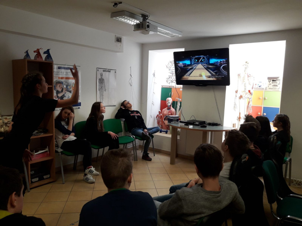 Siódmoklasiści z Ósemki w pracowniach eksperymentalnych