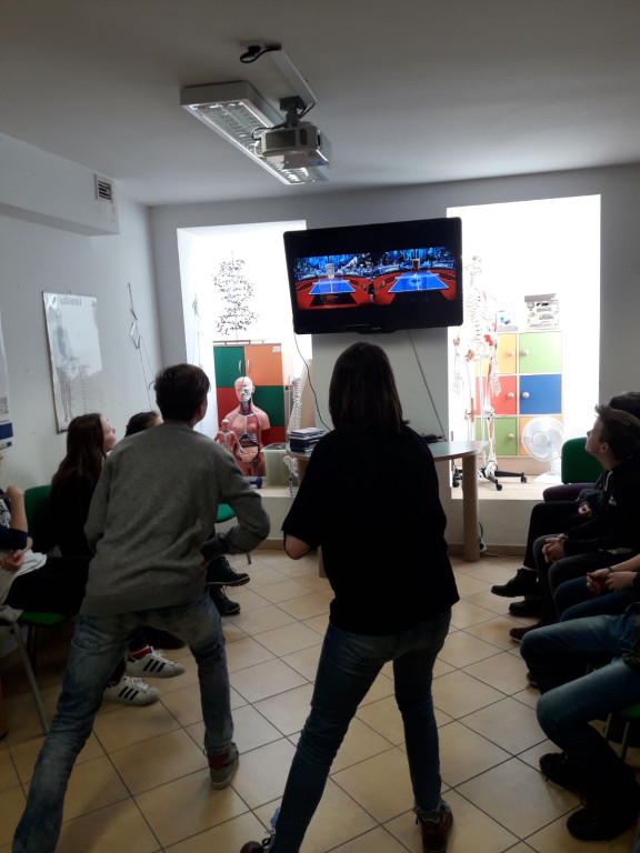 Siódmoklasiści z Ósemki w pracowniach eksperymentalnych