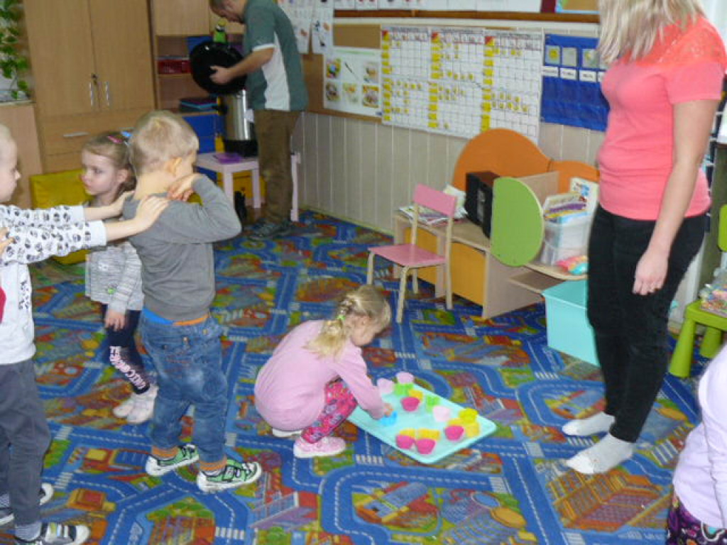 Wielkanocne warsztaty mydlarskie w przedszkolu w Krzyżowicach