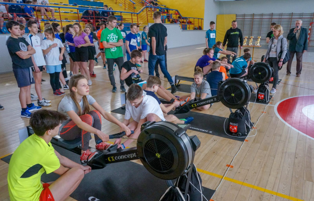 Wiosłowały szkolne drużyny