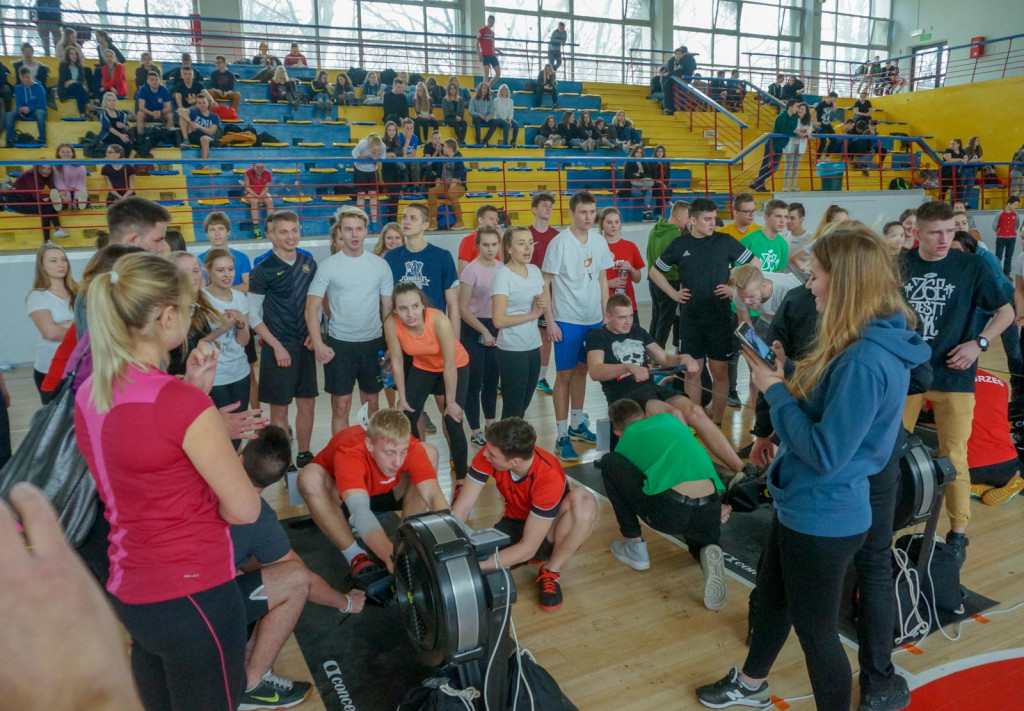 Wiosłowały szkolne drużyny