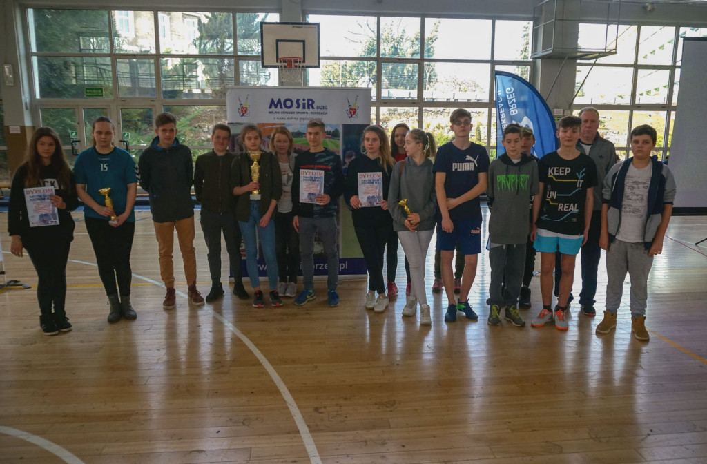 Wiosłowały szkolne drużyny