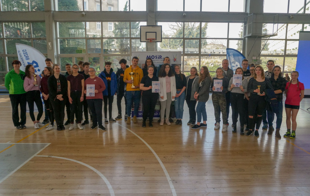 Wiosłowały szkolne drużyny