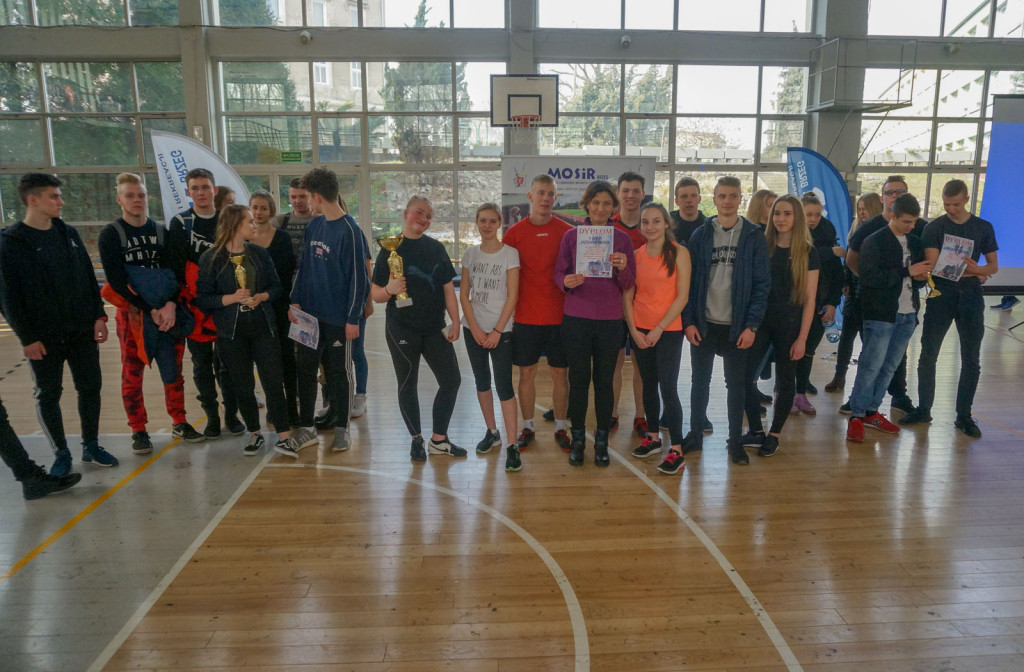 Wiosłowały szkolne drużyny