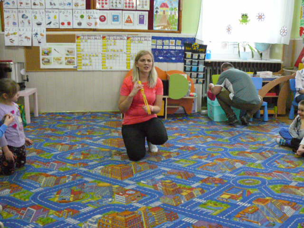 Wielkanocne warsztaty mydlarskie w przedszkolu w Krzyżowicach