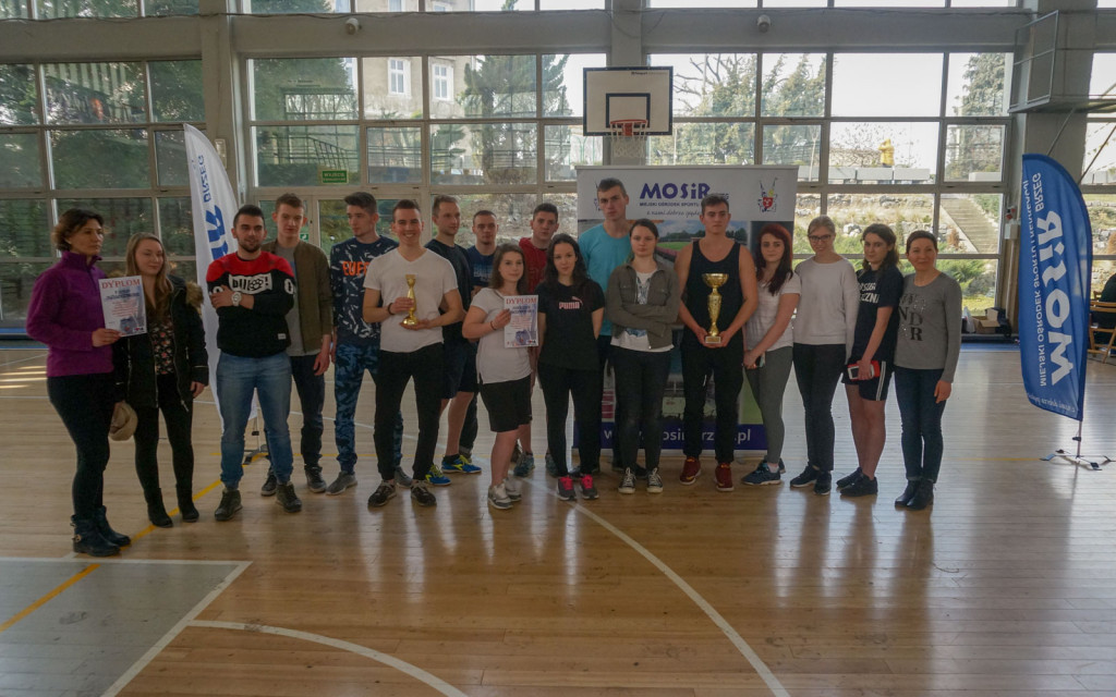 Wiosłowały szkolne drużyny