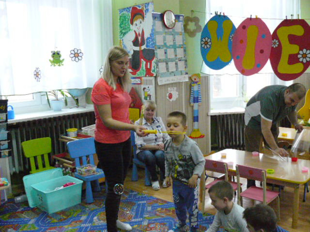 Wielkanocne warsztaty mydlarskie w przedszkolu w Krzyżowicach