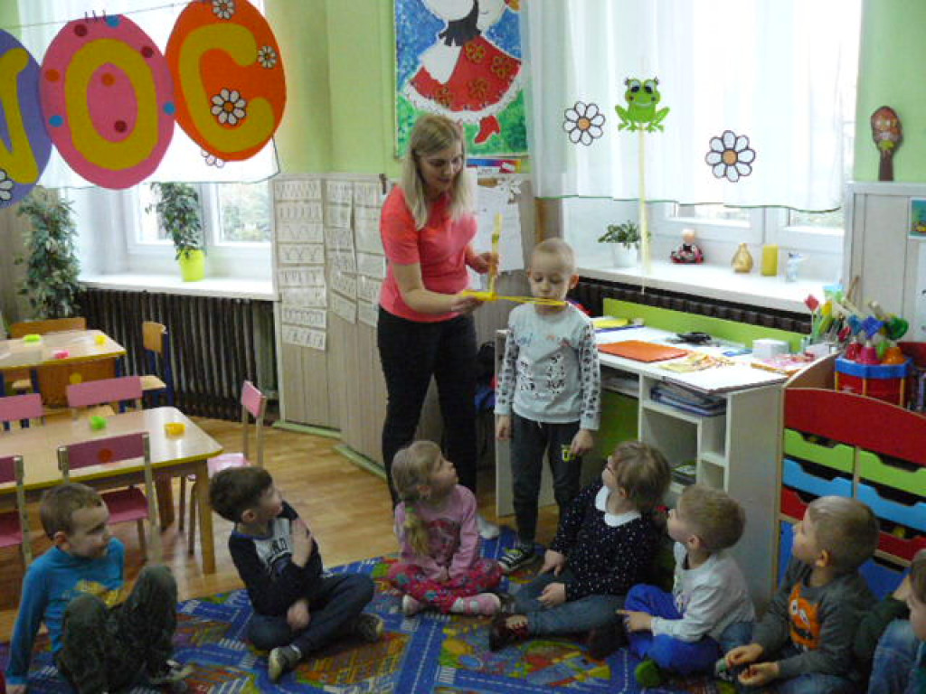 Wielkanocne warsztaty mydlarskie w przedszkolu w Krzyżowicach