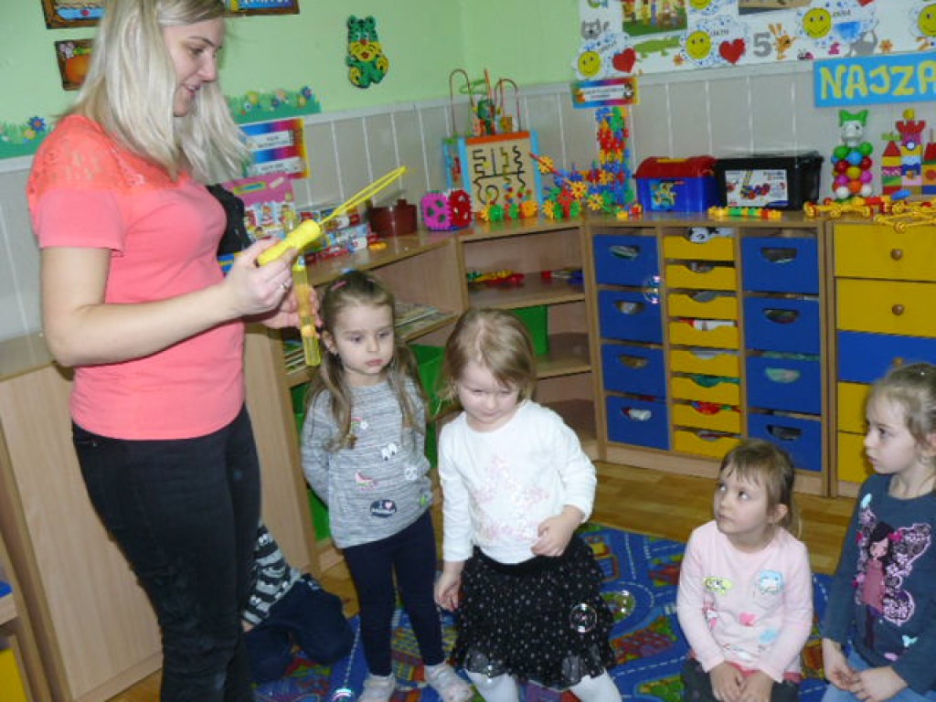 Wielkanocne warsztaty mydlarskie w przedszkolu w Krzyżowicach