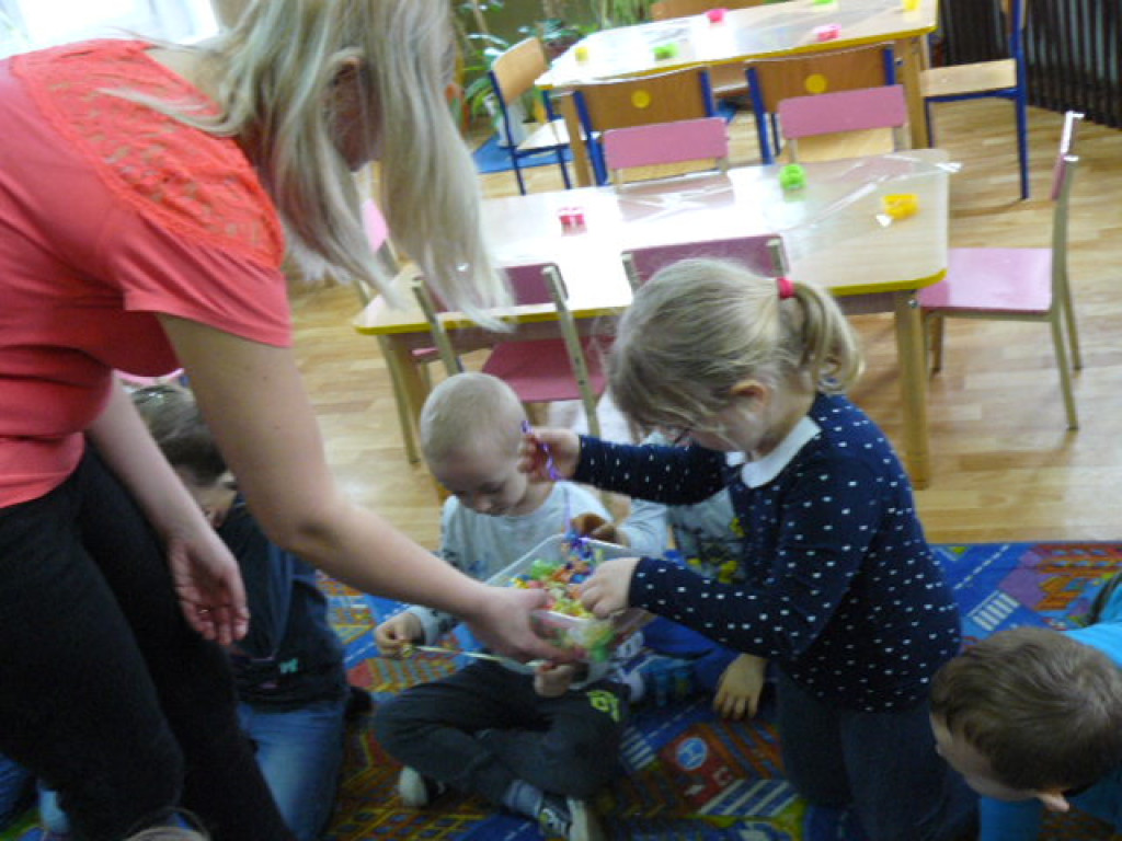 Wielkanocne warsztaty mydlarskie w przedszkolu w Krzyżowicach