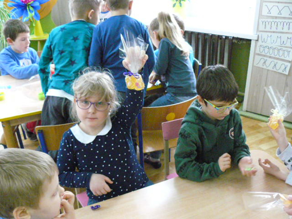 Wielkanocne warsztaty mydlarskie w przedszkolu w Krzyżowicach
