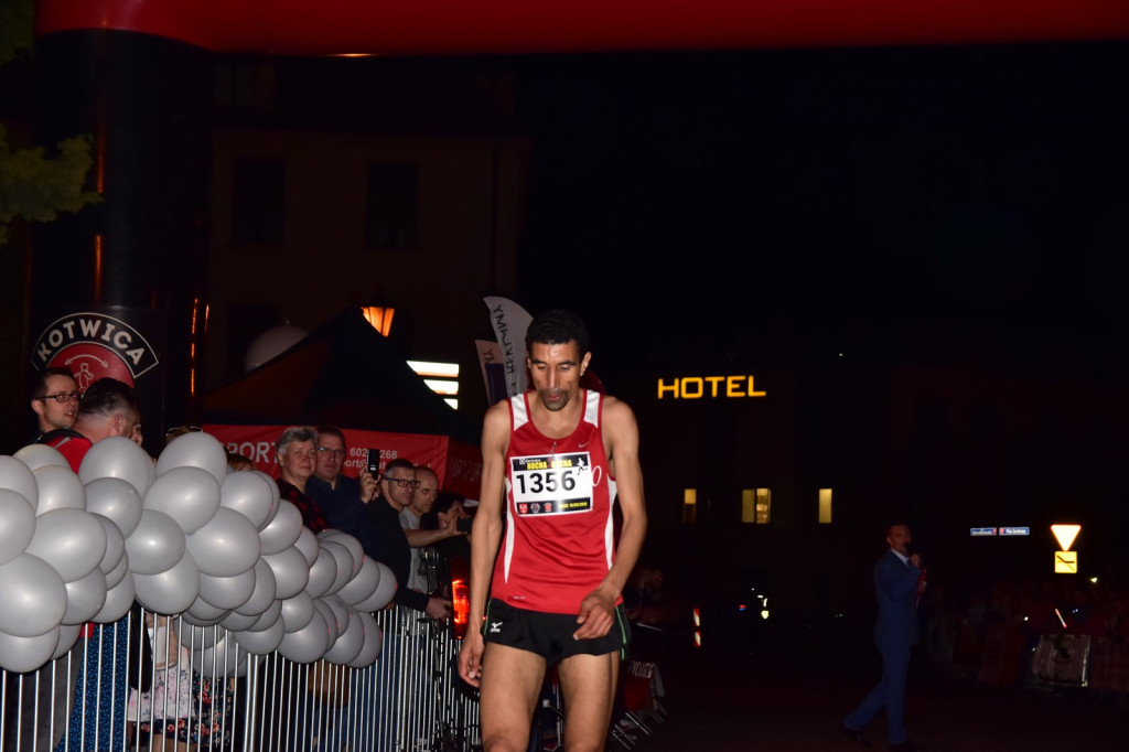 Kamil Karbowiak zwycięzcą Electrolux 3. Nocnej Dychy! [fotorelacja]