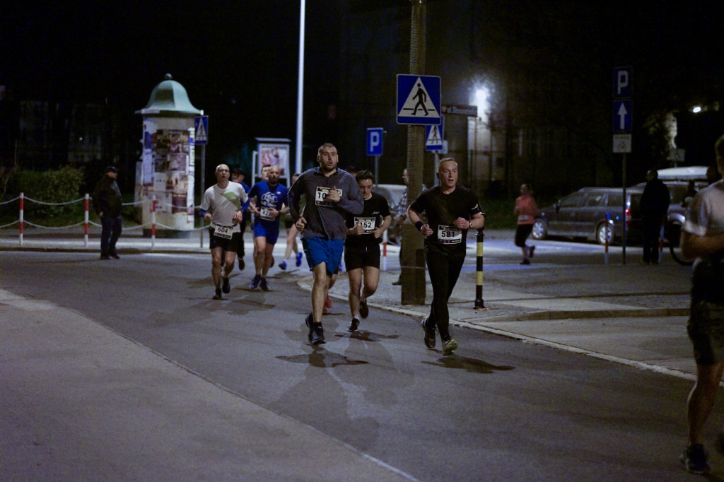 Kamil Karbowiak zwycięzcą Electrolux 3. Nocnej Dychy! [fotorelacja]